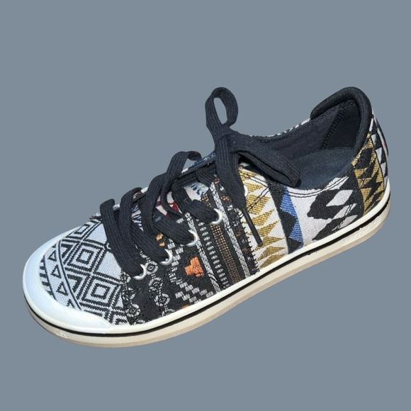 KEEN Women's Elsa Iv Aztex Pattern Sneaker Size 7.5 - Picture 1 of 6